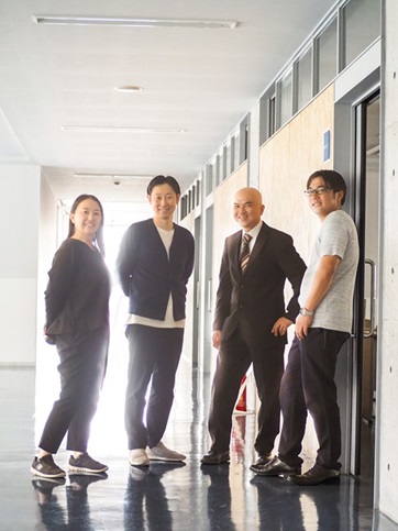 再会を喜ぶ様子